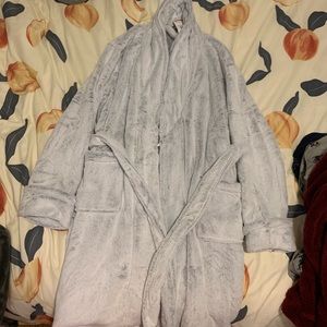 Fluffy bathrobe !!